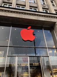 Customers can walk in any apple store and try any of the products before purchasing. Apple Store Handy Akku Lost Feuerwehreinsatz Aus