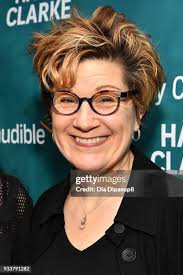 Elizabeth Kron's Instagram, Twitter & Facebook