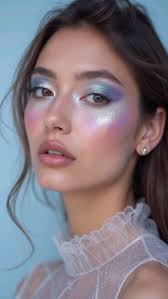 Pin di April su eye make up nel 2025