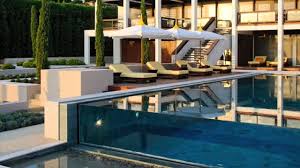 La Piscine A Debordement Par L Esprit Piscine Youtube