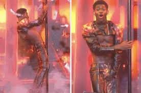 Lil nas x suffered a wardrobe malfunction while making his saturday night live debut. Ny3z75rym5duim
