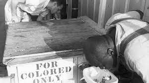 Jim crow gesetze, in der geschichte der usa haben gesetze, die von südlichen staaten und gemeinden ab den 1880er jahren erlassen wurden, die trennung zwischen schwarzen und weißen. Rassentrennung In Den Usa Im Land Der Ungleichheit Geo