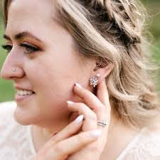 Pendiente de cartílago con forma de corona y perla • Pendiente sencillo  para trago • Pendiente de caracol sin rosca con parte posterior plana •  Delicados pendientes para lóbulo • Perforación de