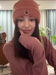 Danielle Hartz's Instagram, Twitter & Facebook