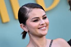 Selena David's Instagram, Twitter & Facebook