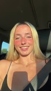 Sophia Bunch's Instagram, Twitter & Facebook