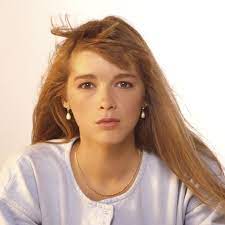 Hélène rollès (born in december 20, 1966, le mans) is a french actress and singer, primarily known for her major role in the tv sitcom helen and the boys (hélène et les garçons), alongside sébastien roch. Helene Rolles Spotify