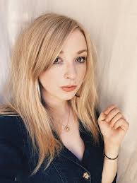 Det handlar om dig (2014 rabén&sjögren) allt som blir kvar (2016 natur&kultur) mellan oss (2019 natur&kultur) allt som blir kvar (2022 svt) sandrabeijer.elle.se. June Har Och Skonhet Brollopsfrisyr Har Ideer