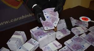 Allarme banconote false a nuoro: Truffa Da 50 Mila Euro Per Un Camper A Casa Avevano 4 Milioni Di Banconote False