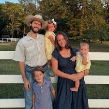 Duck Dynasty 's John Luke Robertson, Mary Kate Robertson Having Twins