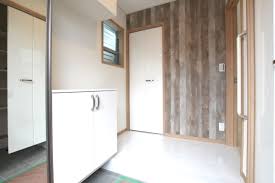 木目調クロスがおしゃれな雰囲気 一戸建て 新築一戸建て 玄関
