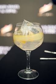 Gin, destillerad gin och london dry gin. Vinnarna I Tavlingen Sveriges Basta Gin Tonic 2019 Har Ar Recepten Klassiskt Herrmode Och Etikett