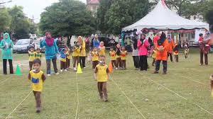 Ada banyak acara yang menari seperti bawa bola dalam sudu, berlari dalam. Hari Sukan Tadika I Kids2 Youtube