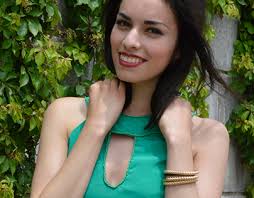 Vestido 项目:: Photos, videos, logos, illustrations and branding :: Behance