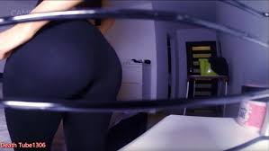 Sarah Nilson Farts and Burps In Leggings - CamStreams.tv