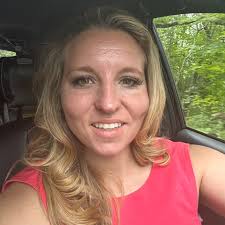 Happy National Lighthouse Day! 🏖️✨ One of the many perks of getting  married in New England? The stunning backdrops! From rocky coastlines to  historic lighthouses, these iconic landmarks make for the most