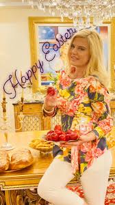 Check spelling or type a new query. Marina Patoylh Pozarei Me Ta Kokkina Ayga Sto Xryso Saloni Ths