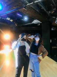 Makin kece dan bikin pangling! Chika Dan Ara Jkt48 In 2021 Friend Photoshoot Cute Selfie Ideas Best Friends Aesthetic