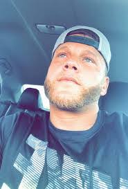 Elizabeth Edes's Instagram, Twitter & Facebook