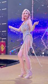 性感戰袍遭酸「暴露狂」 陳美鳳親上火線回應- 自由娛樂