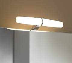 In modo particolare, la presenza delle lampade da parete è necessaria intorno allo specchio sopra al lavabo, dove è importante avere una luce nitida e intensa. Applique A Led Per Specchio Bagno Eva 2 Mit Design Store