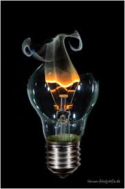 Resultado De Imagen Para Broken Light Bulb Photography Bulb Photography Light Bulb Light