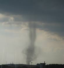 The tornado hit woodridge, naperville, and darien over sunday night, the national weather service a tornado struck chicago, illinois suburbs on sunday night leaving severe damage to residents' homes. Tornados Skywarn Austria Unwetterwarnungen Meldungen Gemeinnutziger Verein Und Wetterplattform