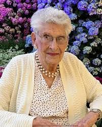 Linda Abendroth's Instagram, Twitter & Facebook