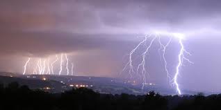 Ya, turunnya air dari langit yang dinamakan hujan adalah siklus yang terjadi untuk menjaga kondisi bumi agar tetap stabil. Proses Terjadinya Petir Serta Dampaknya Pada Kehidupan Yang Perlu Anda Ketahui Merdeka Com