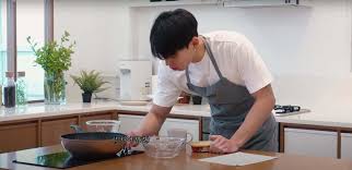 Wildmeoldy monsta x official 몬채널b ep.228 kh vlog : Monsta X Jooheon Tears Up As Shownu Prepares Birthday Meal Before Military Enlistment Meaww