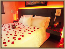 Empezamos con grandes rosas sudamericanas (las mismas que usan los floristas), eliminamos todos los pétalos uno por uno, luego los procesamos en nuestros. Imagenes De Camas Decoradas Con Rosas Imagenes De Camas Camas Decoradas Con Rosas Camas