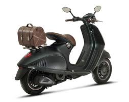 Vespa 946 Emporio Armani Limited Edition Vespa Retro Armani Vespa Vespa Scooters