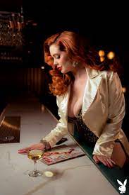 Minxie Mimieux peels off her jeweled corset and silk blazer on stage