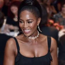 Top Model Naomi Campbell Dazzled Wearing The Moonlight Earrings And Necklace With Rock Crystals And Diamonds During An Event Naomi Campbell Model How To Wear