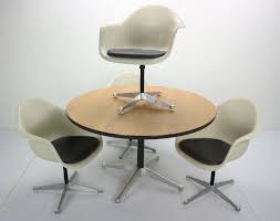 Choosing dining chairs and kitchen chairs. Set Of 4 Bucket Swivel Chairs Dining Table By Charles Eames For Herman Miller 104978