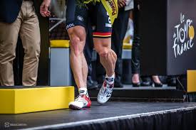 El tour de francia se considera una de las competiciones más agotadoras físicamente. Vaya Piernas Ejercicios De Ciclismo Bicicleta Ejercicio Buena Forma Del Musculo