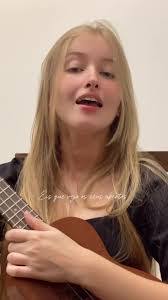 Amanda Ettinger's Instagram, Twitter & Facebook