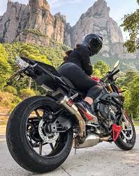 bmw s1000r 大型バイクのパワフル女子 10月1日バイク女子 放送局 ガールズバイカー ヘルメット 車 バイク モーターサイクル オートバイ バイカー 女性ライダー 美女ライダー 女性バイカー helmet bikergirl 亞洲女騎 ガールズバイカー