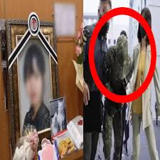 대학교 4학년 연화는 첫사랑 선우를 가슴 속에 간직한 채 하루하루를 살아간다. 8gn3lfprqhcvwm
