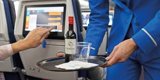 Resultado de imagem para bebidas no avião