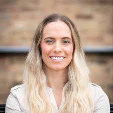 Keely Dee's Instagram, Twitter & Facebook