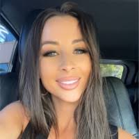 Nicole Ellington's Instagram, Twitter & Facebook