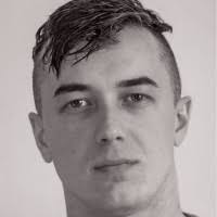 300+ profilů „Dan“