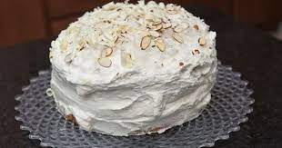 Scopri ricette, idee per la casa, consigli di stile e altre idee da provare. White Christmas Cake From The Bubble Room Almond Cake Coconut Whipped Cream Frosting Decorated With Coconut F Recepty Desertov Pirogi S Kremom Torty Keksy