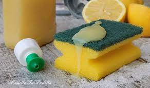 Bisogna innanzitutto lavare i limoni, spremerli, togliere la parte bianca, tagliare a pezzi la buccia. Ricetta Detersivo Per Piatti E Lavastoviglie Fatto In Casa