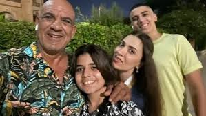 حميد الشاعري لا ينشر صورا كثيرة لزوجته التي تحمل الجنسيتين المصرية والكندية، ولكن مؤخرا فاحئ متباعيه بصورة له معها كما ظهرت أيضا ابنته الصغرى، وكذلك ابنة شقيقته وابنة شقيقه، ووصف الملحن والمطرب الليبي المعروف الصورة بأنها سيلفي عائلي مفاجئ. ØµØ¯Ù‰ Ø§Ù„Ø¨Ù„Ø¯ Ø²ÙˆØ¬Ø© Ù…Ø­Ù…Ø¯ Ù„Ø·ÙÙ‰
