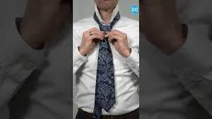 Half windsor, easy step by step instructions. How To Tie A Half Windsor Knot Mirrored Vertical Video Youtube