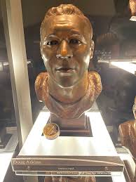 Governor of VirginiaGlenn Youngkin & First Lady Suzanne S. Youngkin hosted  former Governors and First Ladies at the Executive Mansion last evening.  Good camaraderie and stories. Of course, we wanted to make