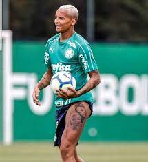 Deyverson gosta de uma tatuagem, hein? Spfc Da Decepcao Campeao Paulista On Twitter Voce Se Sente Um Idiota Imagina O Deyverson Que Tatuou O Rosto Da Namorada Na Perna E Hoje Ele Apagou Todas As Fotos Com
