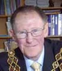 Whitby bows to ex-mayors